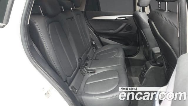 BMW X1 2018 — Şəkil 12/20