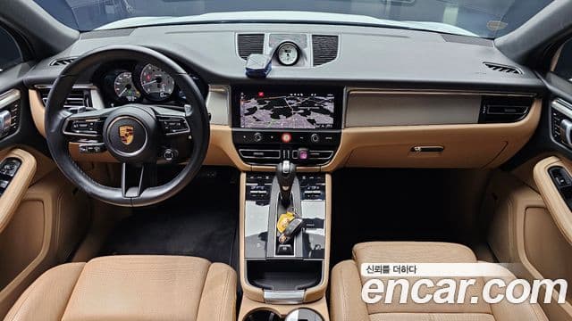 Porsche Macan 2022 — ფოტო 7/20