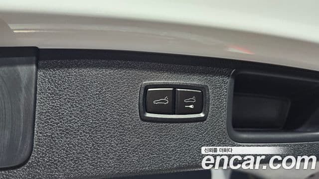 Porsche Macan 2022 — ფოტო 16/20