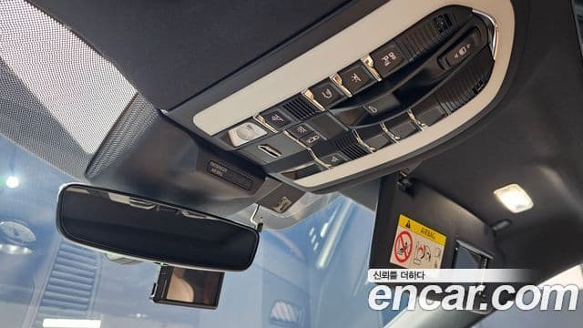 Porsche Macan 2022 — ფოტო 20/20