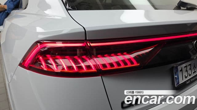 Audi Q8 2023 — Photo 19/33