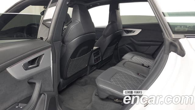 Audi Q8 2023 — Photo 12/33