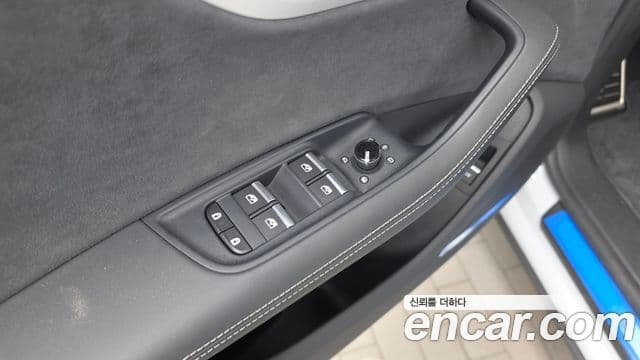 Audi Q8 2023 — Photo 21/33