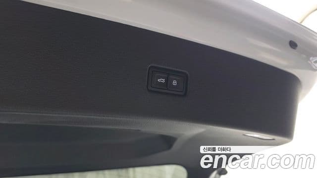 Audi Q8 2023 — Photo 5/33