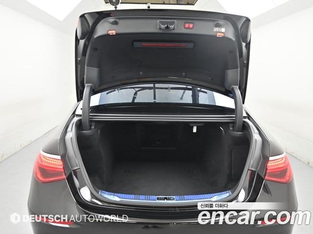 Mercedes-Benz S-Class 2023 — Photo 19/20