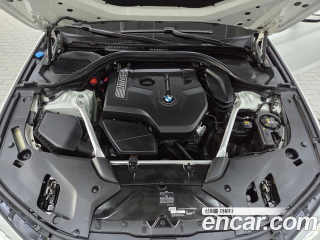 BMW 5 Series 2019 — Şəkil 19/20