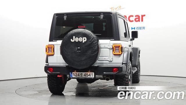 Jeep Wrangler 2023 — ფოტო 4/20