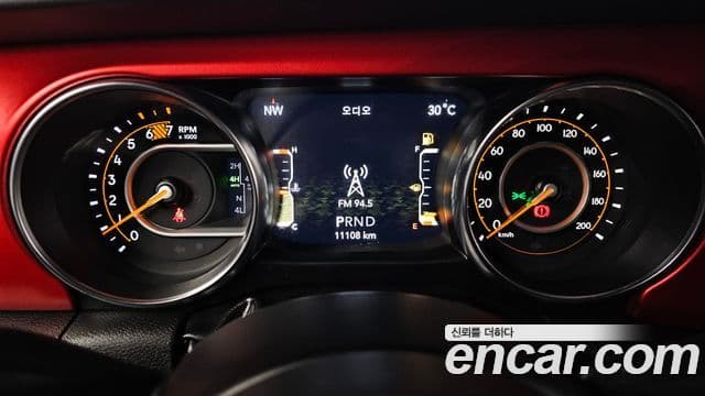 Jeep Wrangler 2023 — ფოტო 8/20