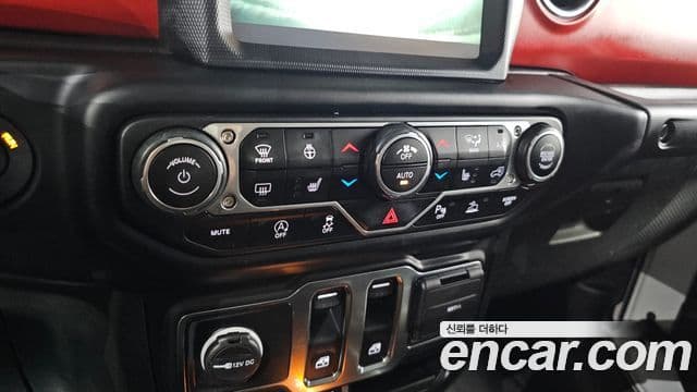 Jeep Wrangler 2023 — ფოტო 18/20