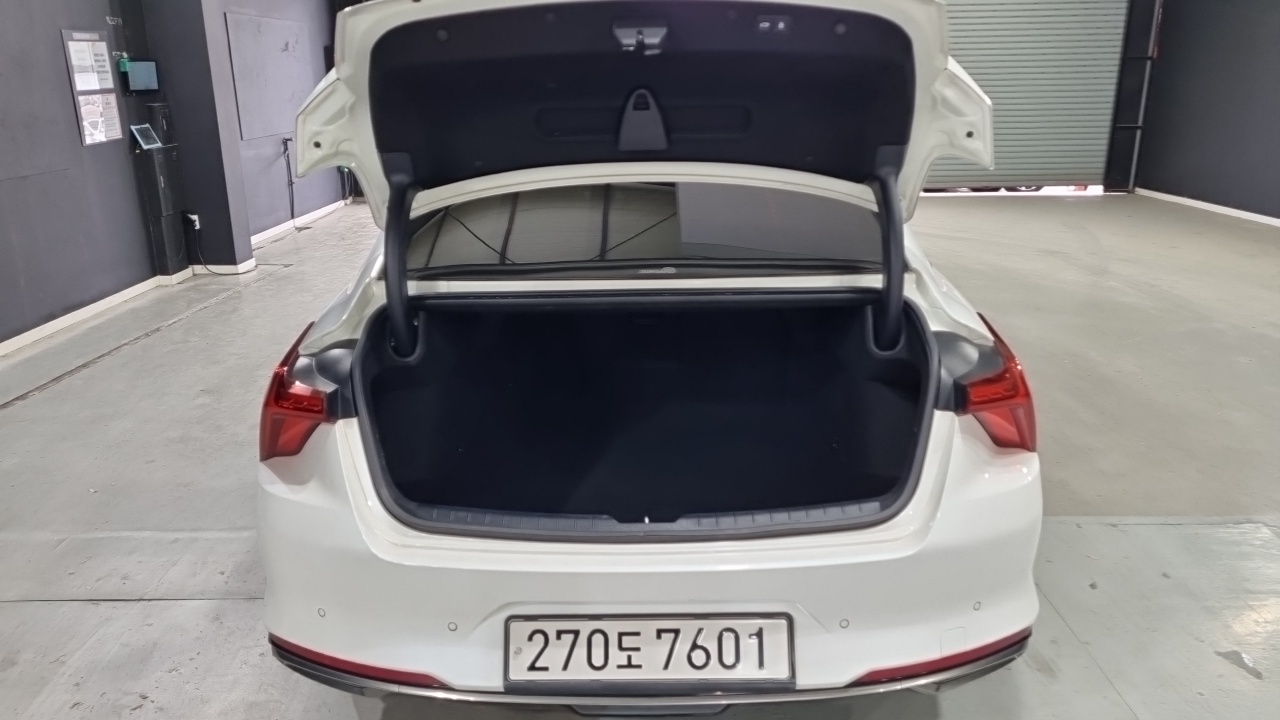 Kia K8 2022 — ფოტო 12/18