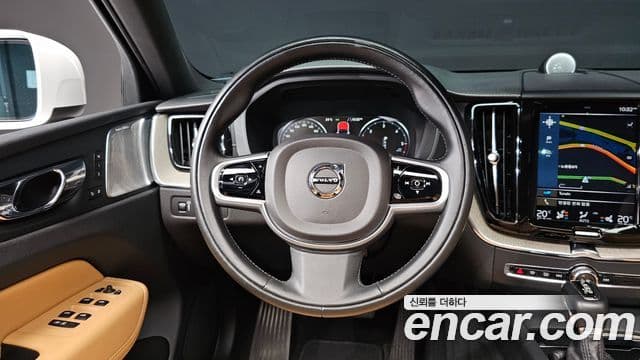 Volvo XC60 2018 — Фото 12/20