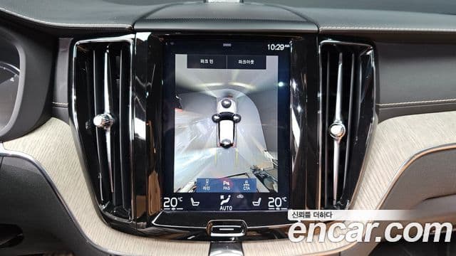 Volvo XC60 2018 — Фото 14/20