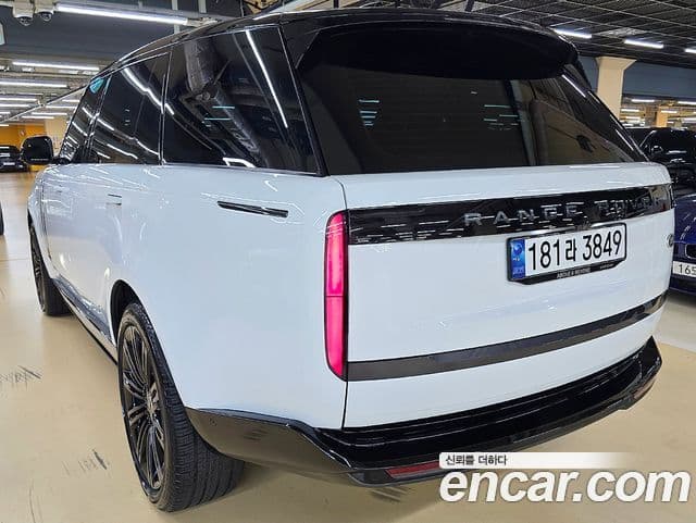 Land Rover Range Rover 2023 — ფოტო 2/20