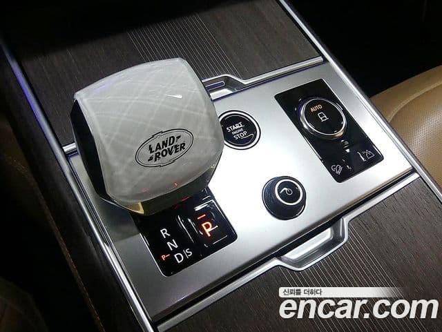 Land Rover Range Rover 2023 — ფოტო 14/20