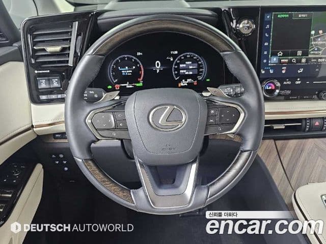 Lexus LM 2025 — ფოტო 13/20