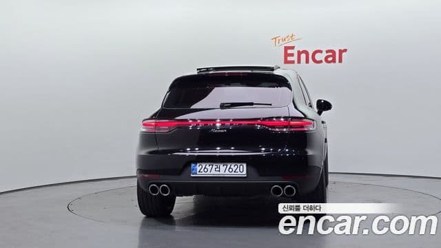 Porsche Macan 2021 — ფოტო 4/20