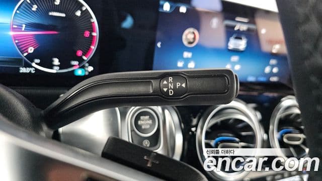 Mercedes-Benz GLB-Class 2024 — Photo 13/31