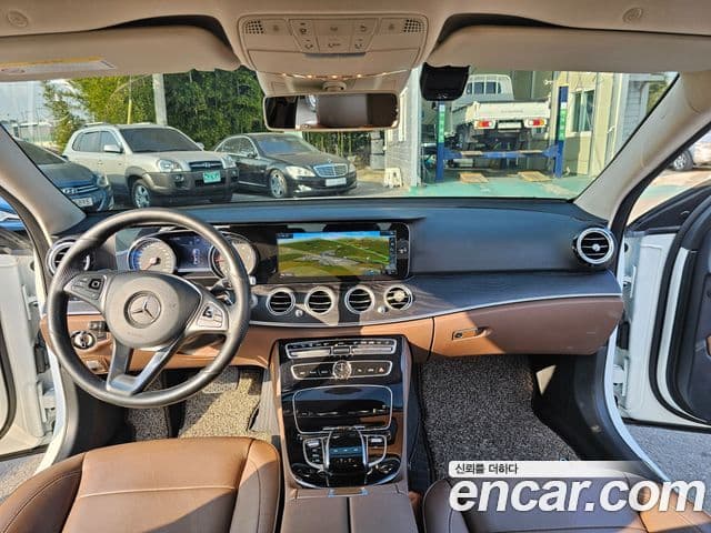 Mercedes-Benz E-Class 2018 — ფოტო 7/20