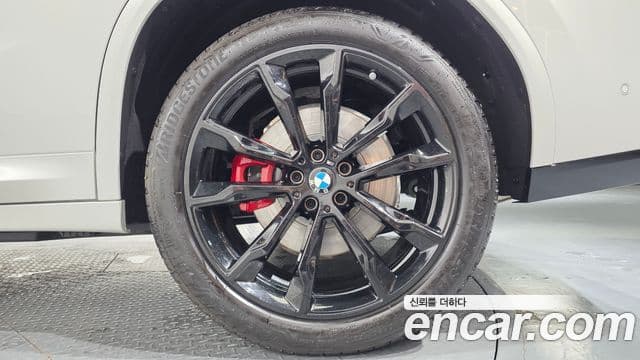 BMW X4 2025 — Photo 8/36