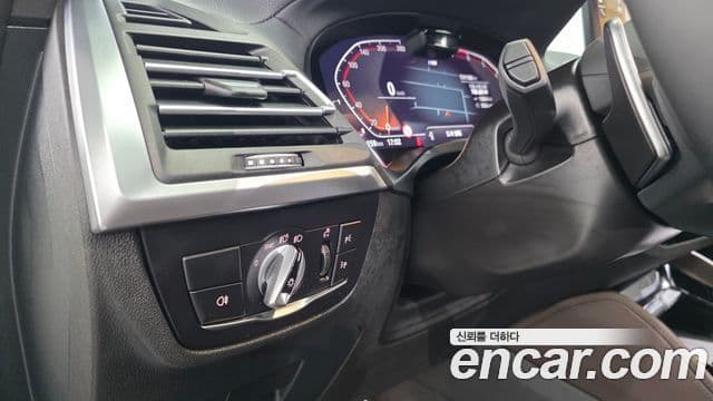 BMW X4 2025 — Photo 18/36