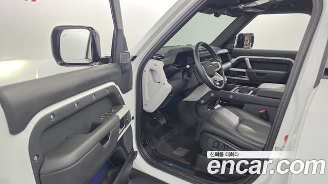 Land Rover Defender 2024 — Photo 18/20