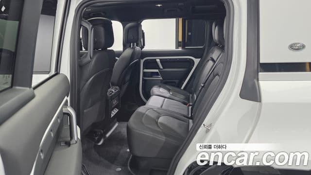 Land Rover Defender 2024 — Photo 7/20