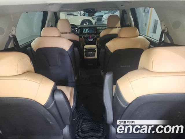 Kia Carnival 2023 — Şəkil 17/19