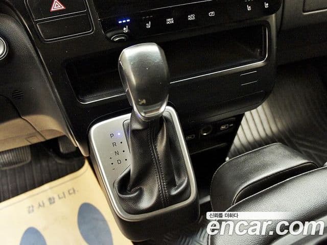 Hyundai Staria 2021 — фото 8 из 19