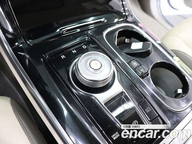 Kia Carnival 2021 — фото 7 из 20