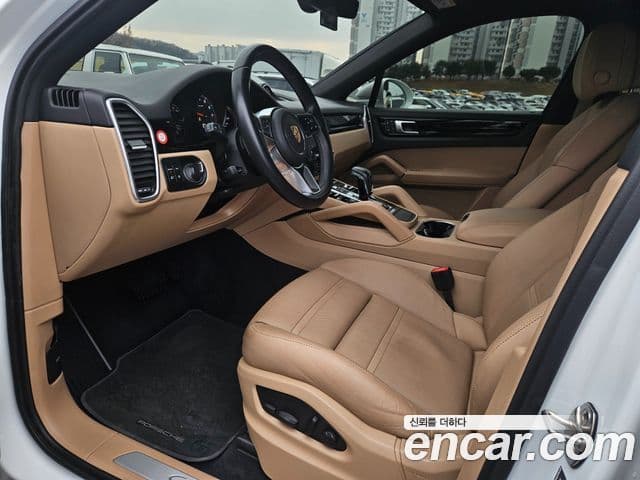Porsche Cayenne 2023 — ფოტო 7/13