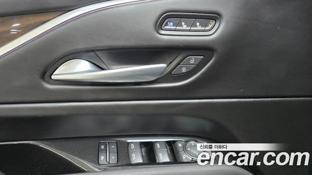 Cadillac Escalade 2023 — фото 15 из 20