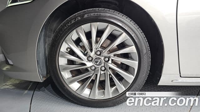 Lexus ES300h 2025 — фото 5 из 20