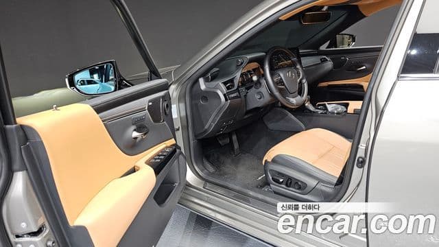 Lexus ES300h 2025 — Şəkil 10/20