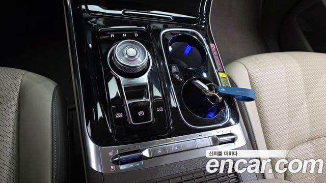 Kia Carnival 2022 — ფოტო 7/20