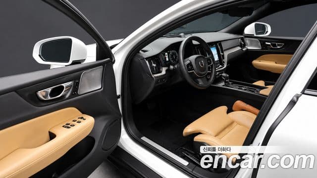 Volvo V60 Cross Country 2020 — фото 10 из 20