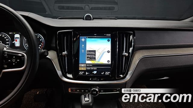 Volvo V60 Cross Country 2020 — фото 13 из 20