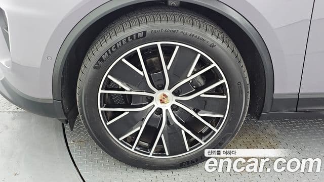 Porsche Macan EV 2025 — Photo 4/20