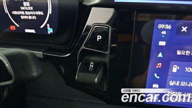Porsche Macan EV 2025 — Photo 13/20