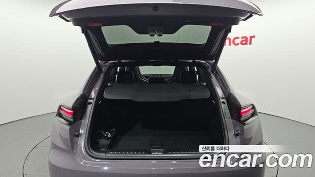 Porsche Macan EV 2025 — Photo 10/20