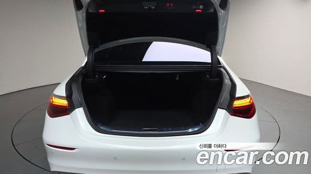 Mercedes-Benz S-Class 2024 — Photo 12/39