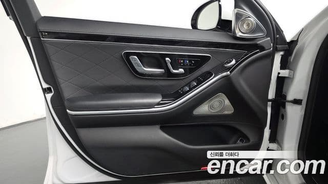 Mercedes-Benz S-Class 2024 — Photo 37/39