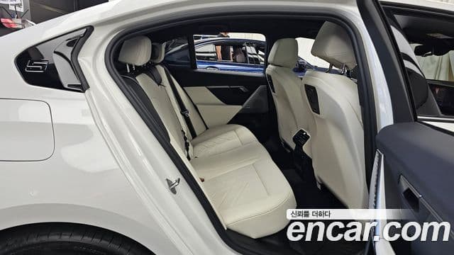 BMW 5 Series 2025 — фото 12 из 20