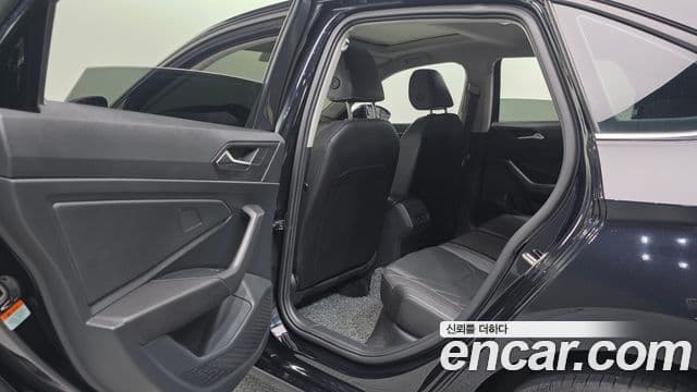Volkswagen Jetta 2023 — фото 16 из 20