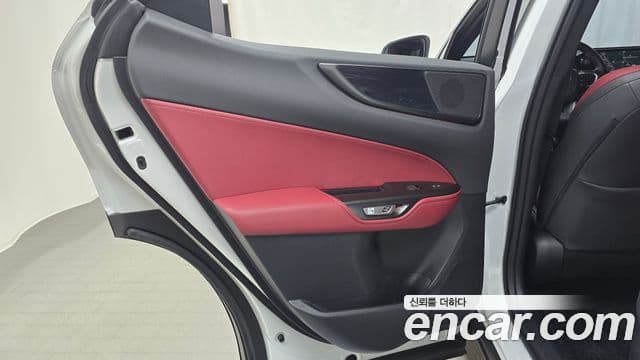 Lexus NX350h 2022 — Photo 28/30