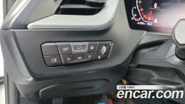 BMW 1 Series 2022 — ფოტო 18/20