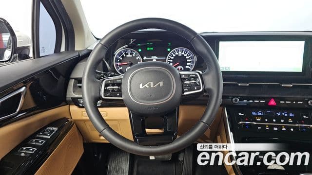Kia Carnival 2023 — фото 12 из 20