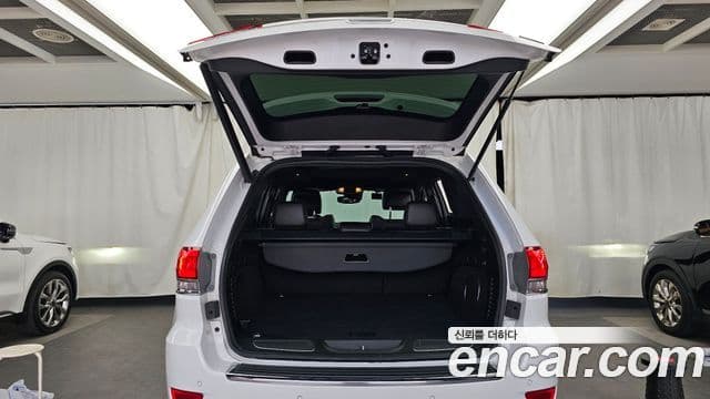 Jeep Grand Cherokee 2019 — фото 20 из 20