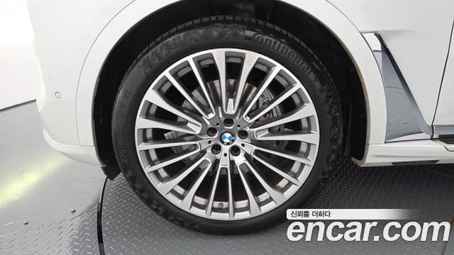 BMW X7 2023 — Photo 2/20