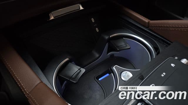 Mercedes-Benz GLE-Class 2025 — Photo 10/32