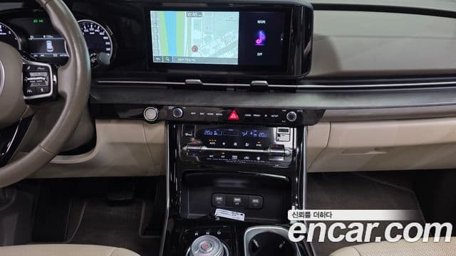 Kia Carnival 2022 — ფოტო 15/20